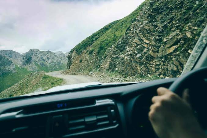 How to Drive Safely on Hilly and Mountain Roads